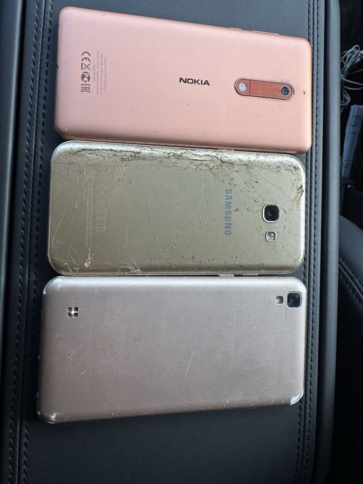 Телефоны 3 штуки