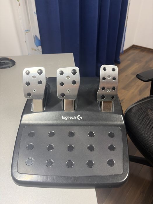 Volan Logitech G29 cu pedale + schimbator