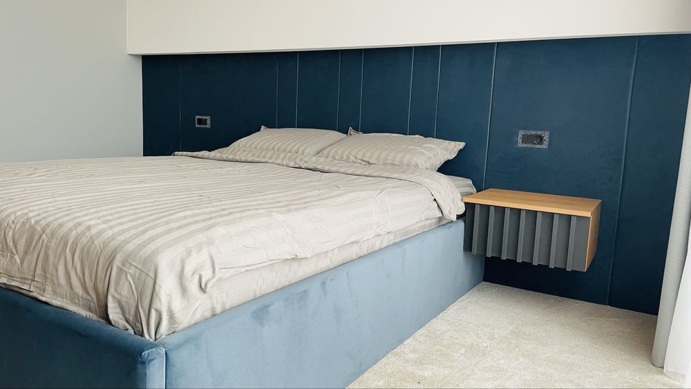 Pat tapitat 160x200 cu tablie, somiera, saltea Rovere si noptiere