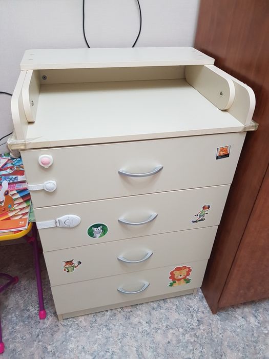 Комод детский бежевый 4-е полки
