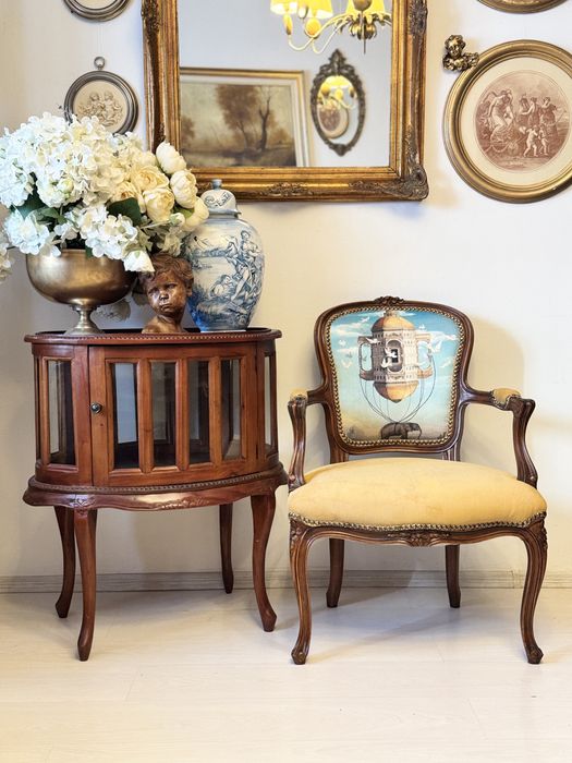 Comoda , vitrina lemn