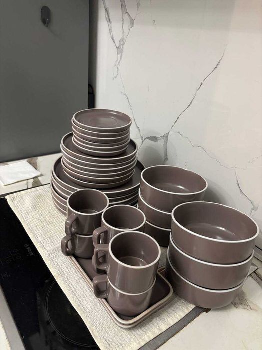 Продается комплект посуды