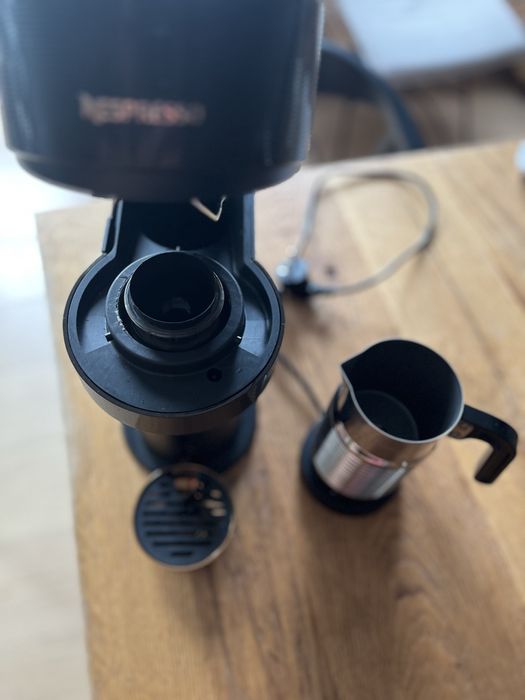 Aparat cafea Vertuo Plus Nespresso + Aerocinno 4