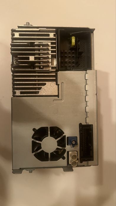 Navigatie radio Volkswagen Tiguan 2012 originala + camera mansarier