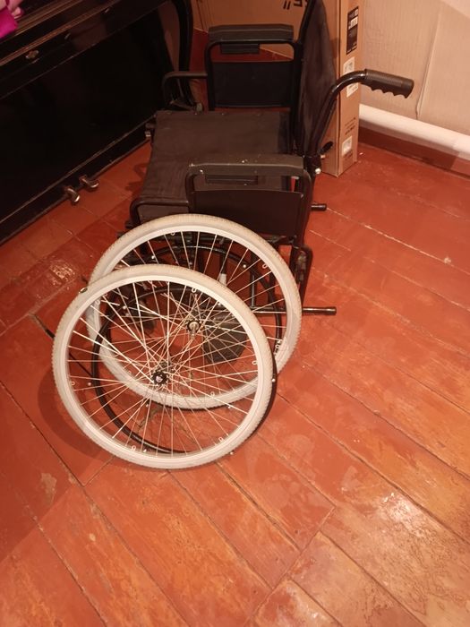 Продам инвалидную коляску