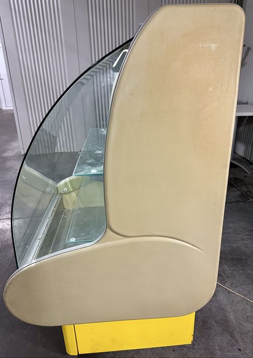 Хладилна витрина Наги