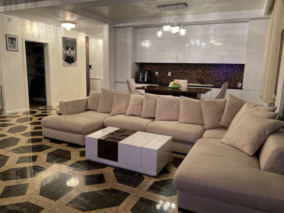 Vand casa Arcasilor