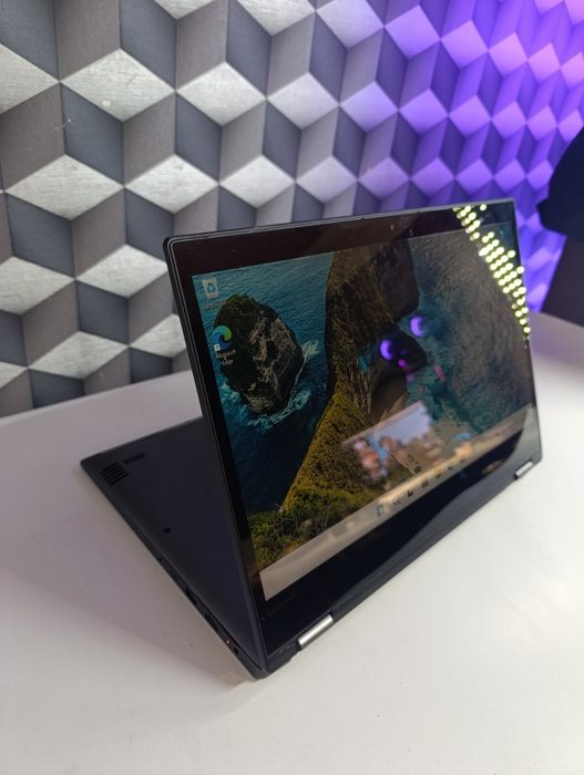 Laptop profesional Lenovo yoga 520 14ikb Intel i5 display 14 inch cu touchscreen impecabil