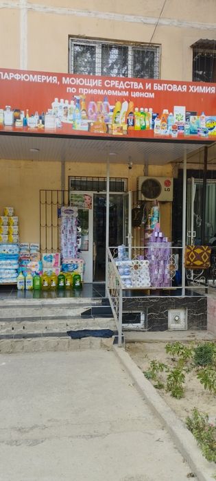 Продаю свои стеллажи со стеклянной витриной