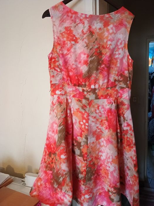 Дамски рокли и блузи