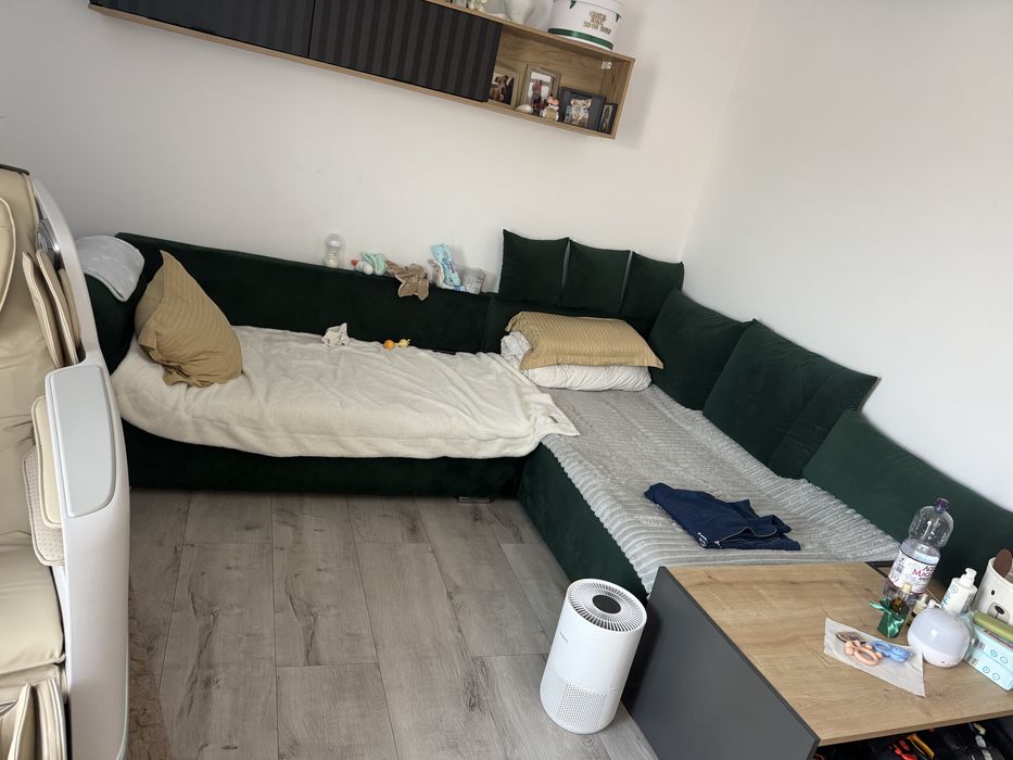 Vând colțar extensibil verde închis – stare foarte bună