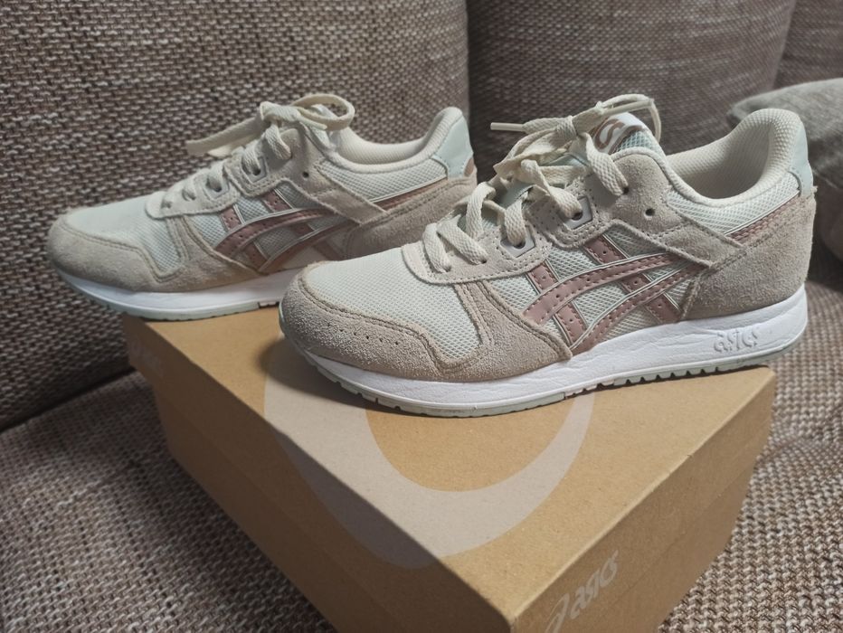 Дамски маратонки asics 36 номер