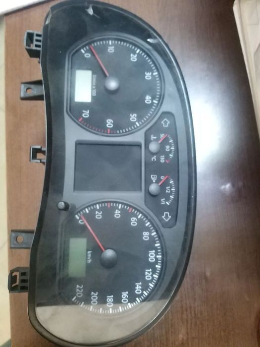Ceas de Bord pentru Volkswagen Polo 9N cod: 6Q0920803E