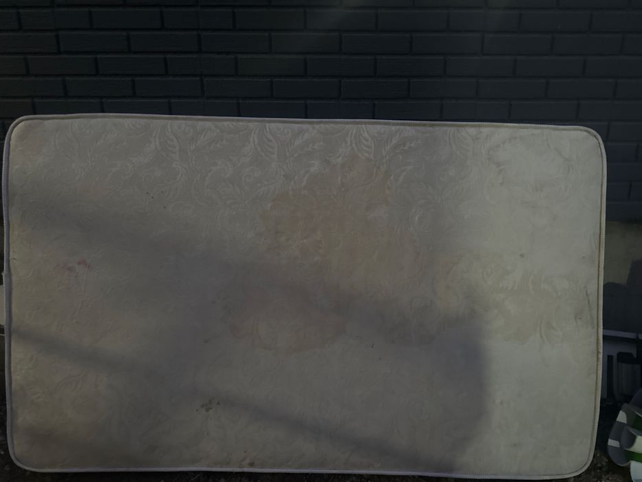 Продам матрас хороший