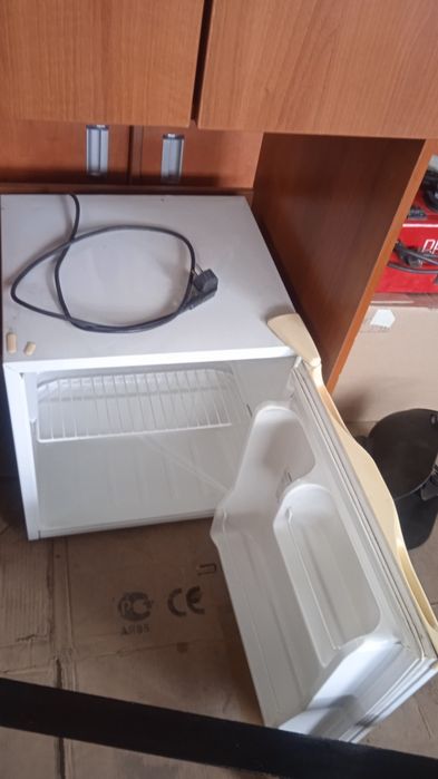 Холодильник         .