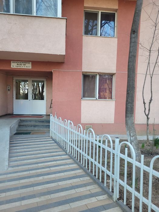Proprietar ofer spre închiriere apartament de 3 camere sector 5