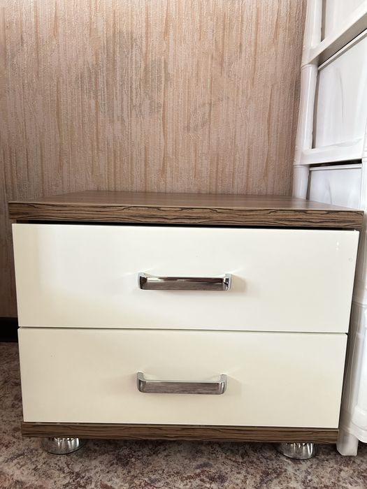 Продам кровать+матрас, 2 тумбочки