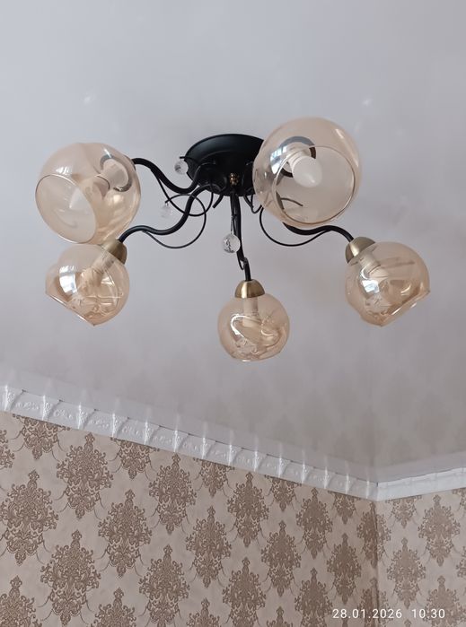 Продам люстру,лампочки останутся