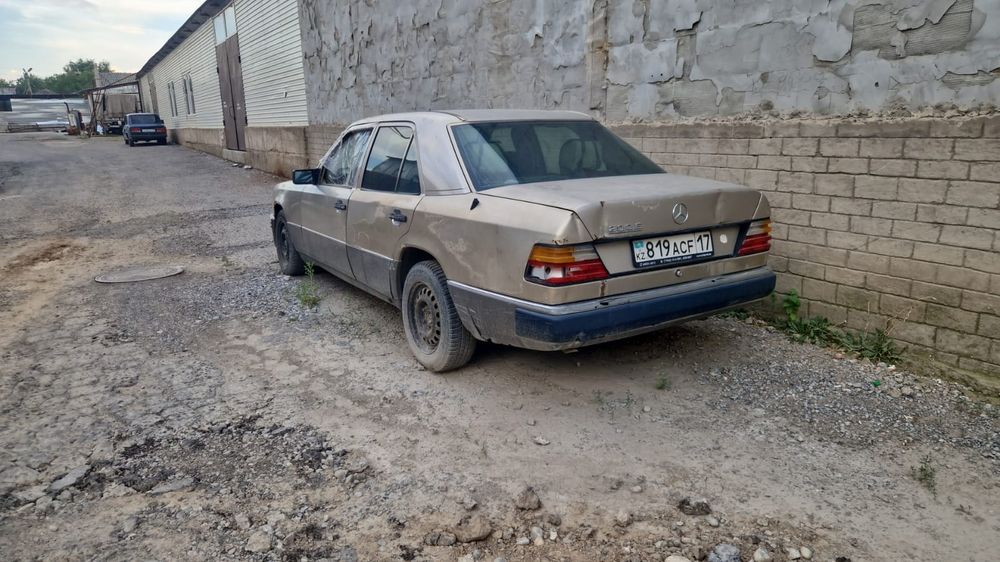 w124 E200 mercedes