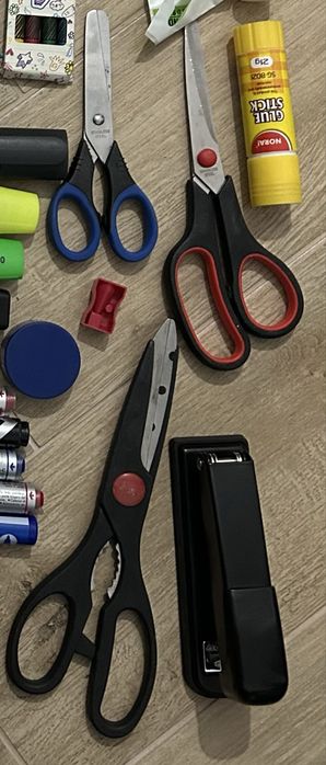 Set / Pachet 3 Foarfece de Birou și Lucru Manual – Mărimi Diverse