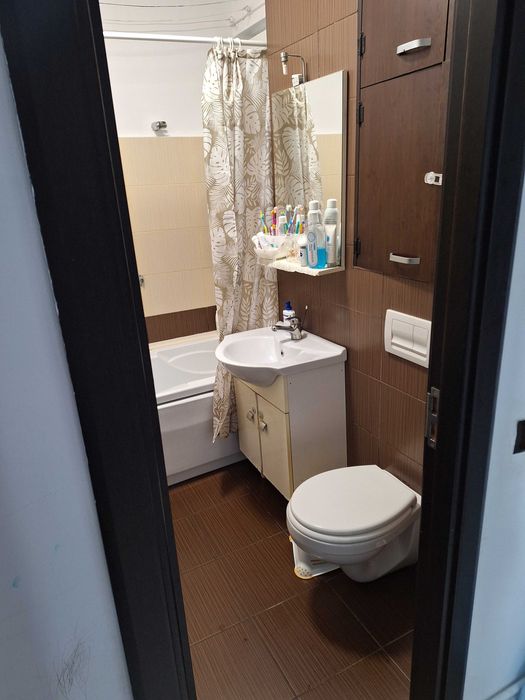 Vând apartament 2 camere Calea București