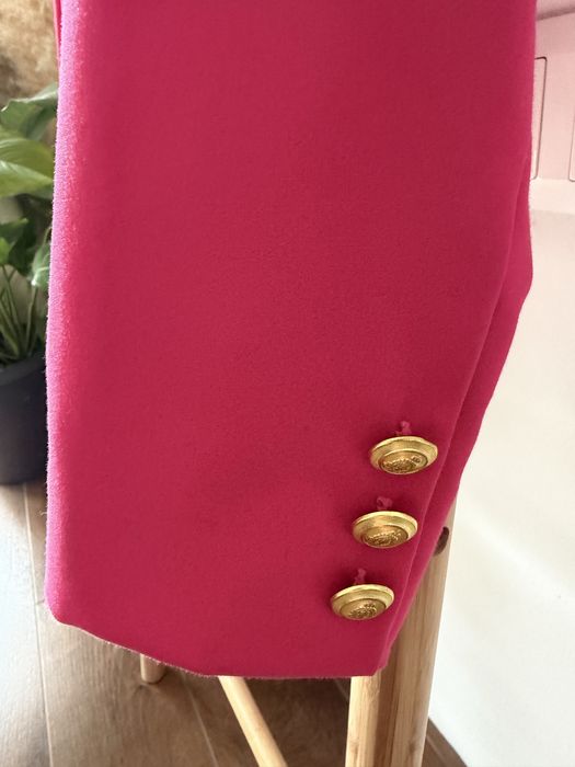 Три броя сака в бонбонен цвят и екрю