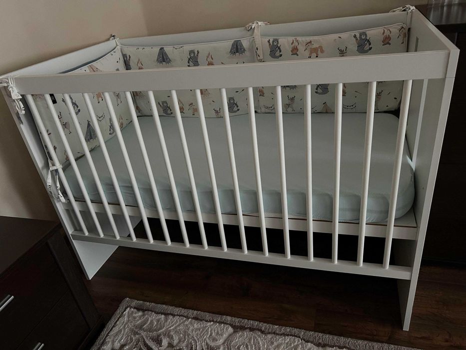 Vând pat 120x60, din lemn