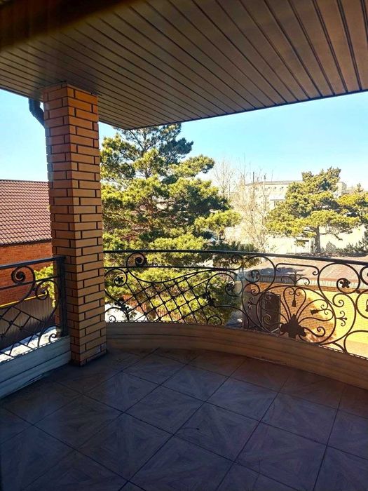 ,,,  Продам 6-ти комнатный ДОМ в ГОРОДЕ