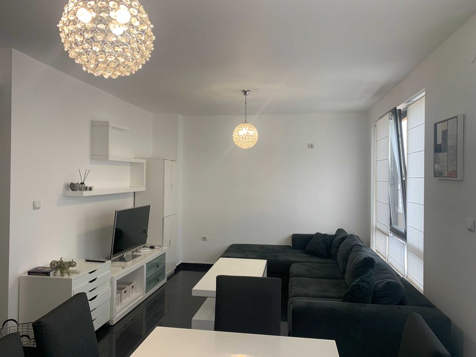 Дава се под наем Тристаен апартамент в Карлово - 100 кв.м за 510 € - Снимка #3