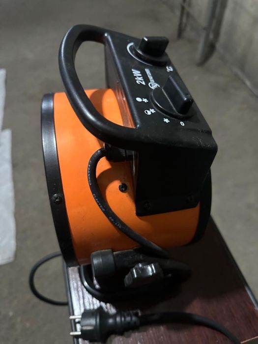 Обогреватель /тепловая пушка мощность 2000 ВВат