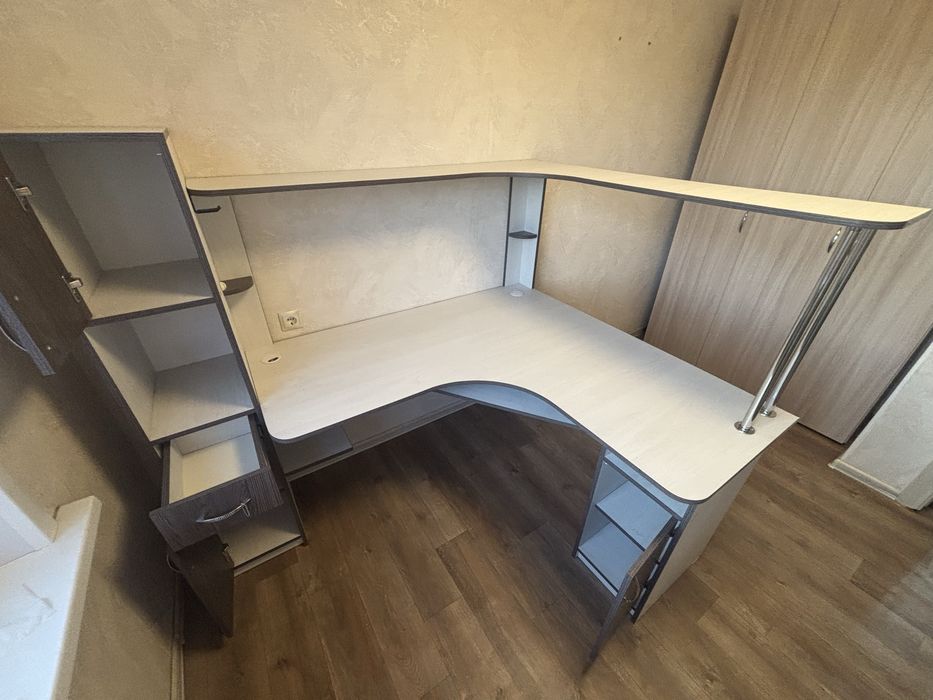 Продам стол индивидуальной сборки