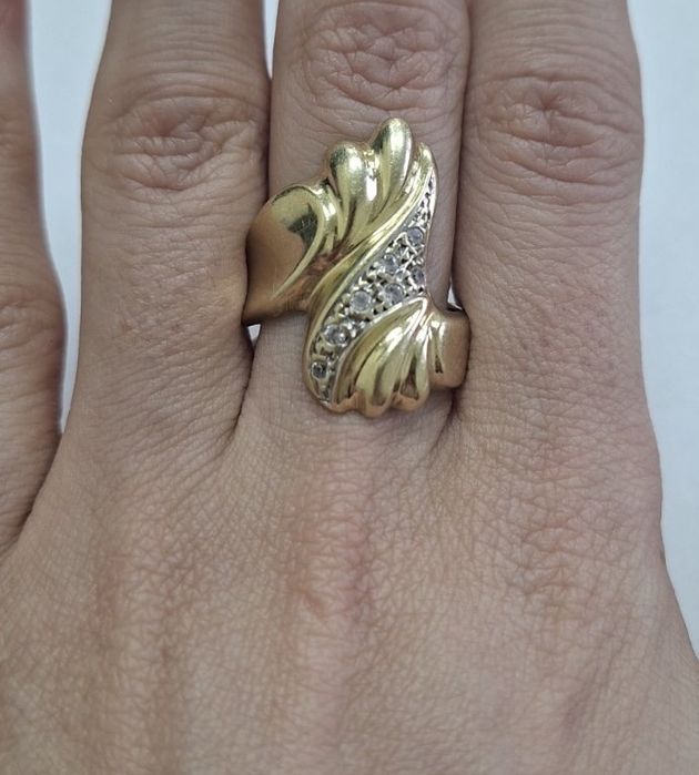 Дамски златен пръстен