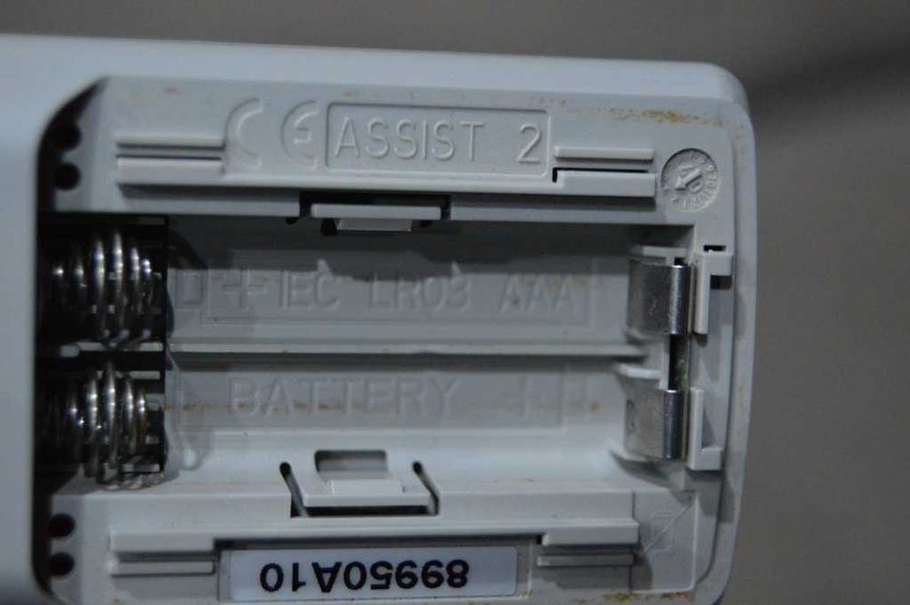 Telecomandă Originală Loewe Assist 2 (Cod 89950A10) cu Capac – Stare Bună