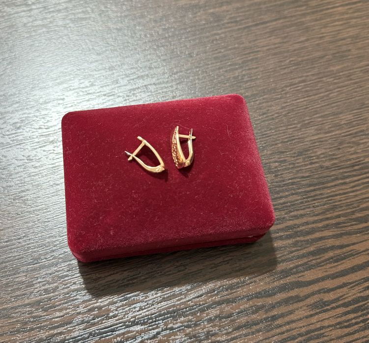 Золотые серьги