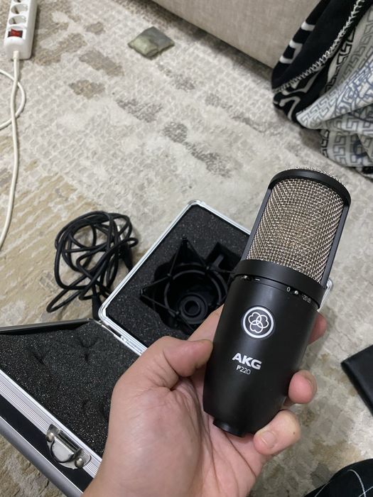 Микрофон AKG P220
