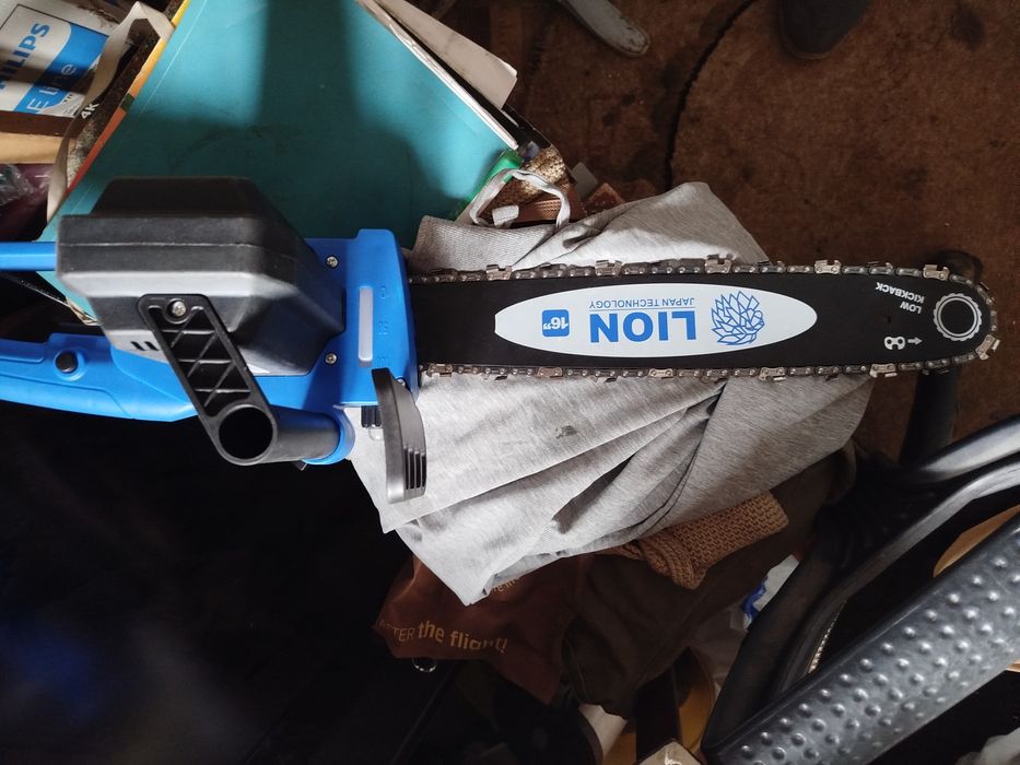 Продается электрическая пила..