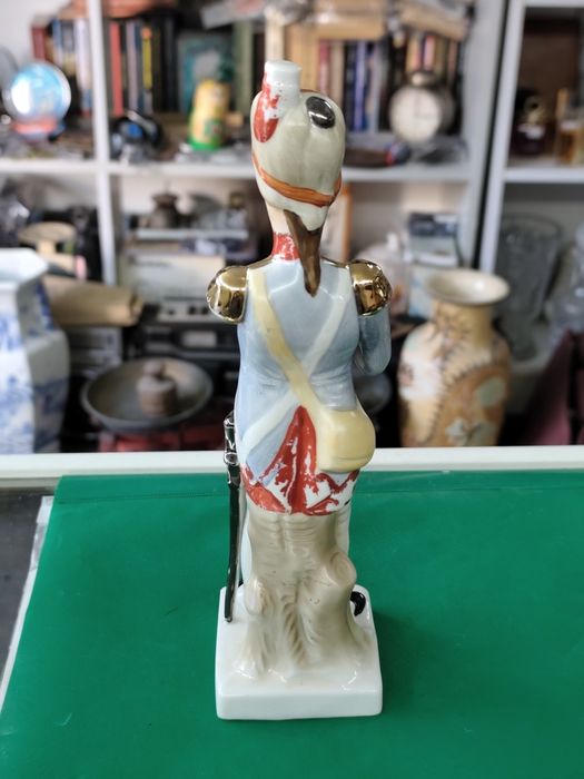 Порцеланова статуетка на войник