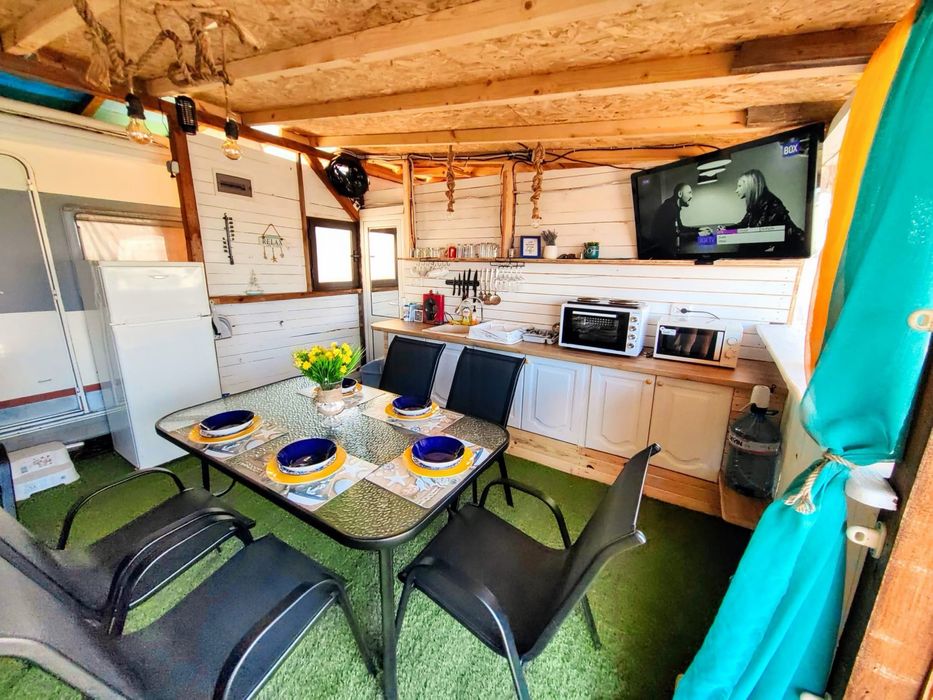 Каравана под наем Карлота на къмпинг Градина