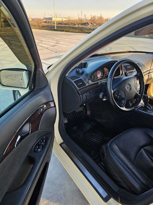 Mercedes Benz E Class 200 w211