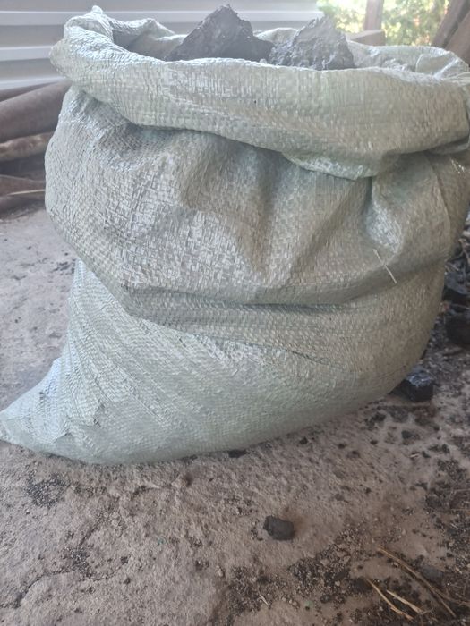 Уголь кара жыра в мешках