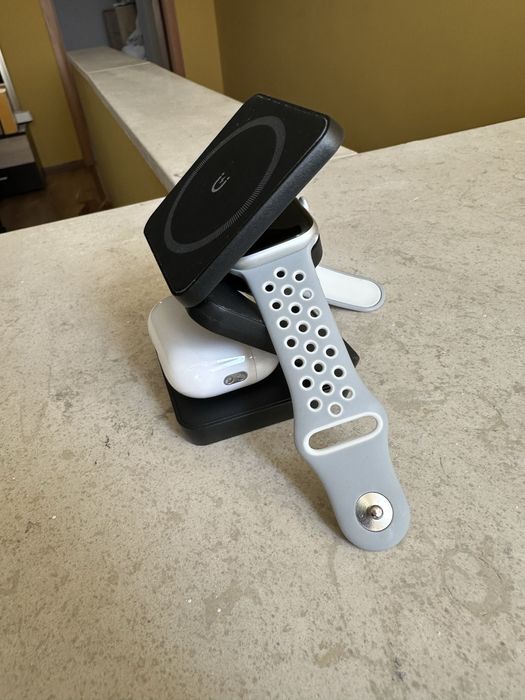 Зарядвна станция 3 в 1 MagSafe