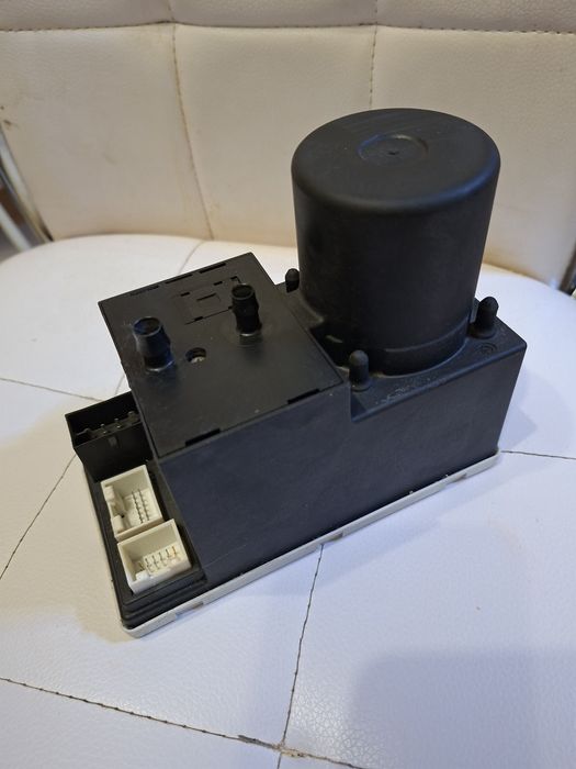 Вакуум помпа за централното заключване  Ауди А3 8L