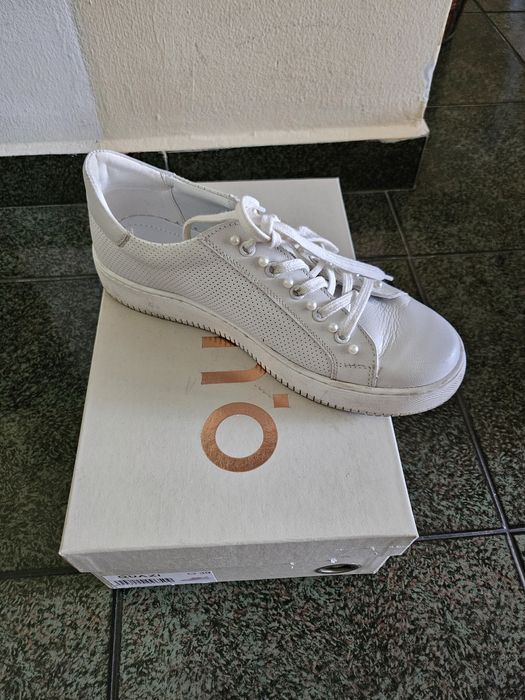 Бели кецове Quazi