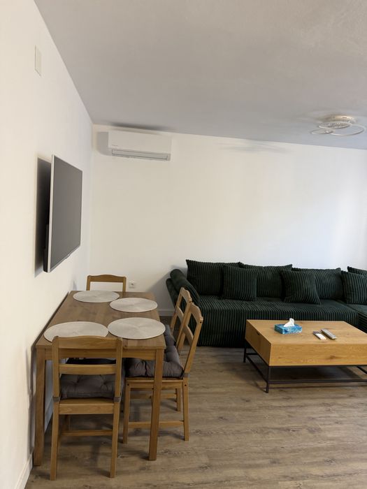 Inchiriez apartament 2 camere. Apartamentul este dotat si mobilat
