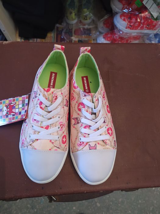 Продам детскии обувь.