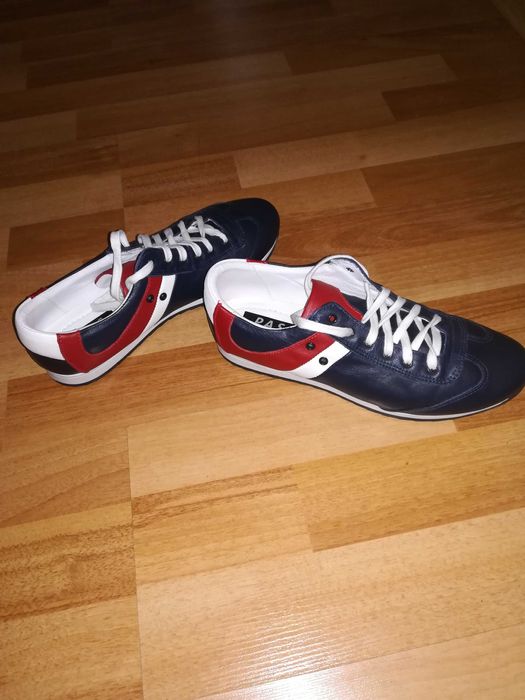 Adidași de vânzare (piele 100%)