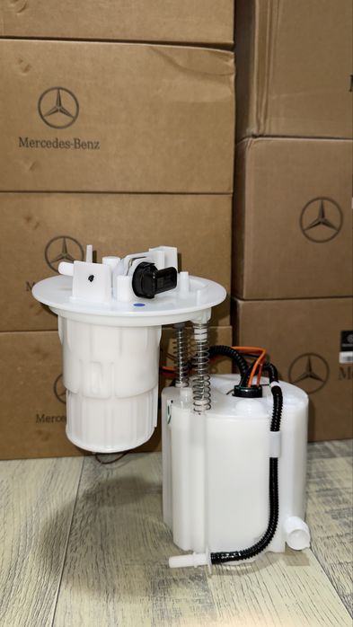 Бензонасос на Мерседес Бенз оригинальный.