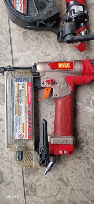 Max pistol pneumatic de cuie ,capse