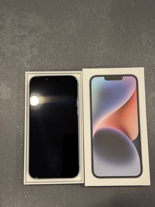 Продам Iphone 14