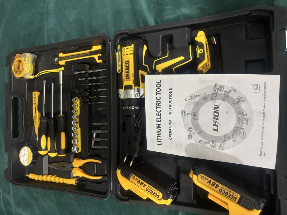 Bormasina cu 2 acumulatori   cu percutie  identic cu Dewalt / Makita